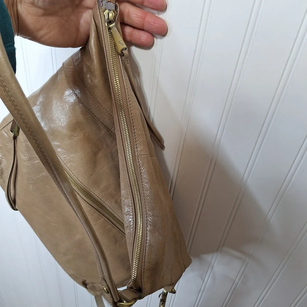 HOBO Liberty Leather Convertible Crossbody Shoulder‎ Bag Tan Large Pockets Zip